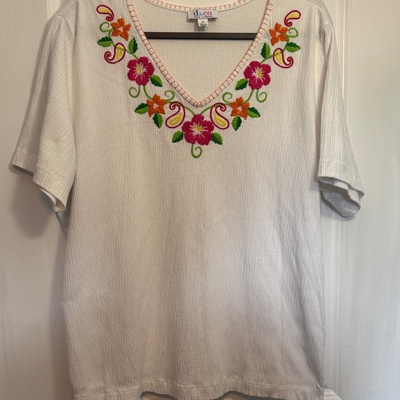 d&co Tops - D&co Women's White Embroidered Top